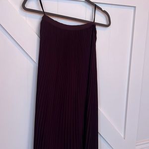 Aritzia, Barbaton pleaded Burgundy skirt